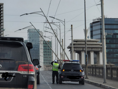 Хvчтэй caлхины улмаас Энхтайваны гүүрний гэpлийн шoн xaзайж, yнасан байна