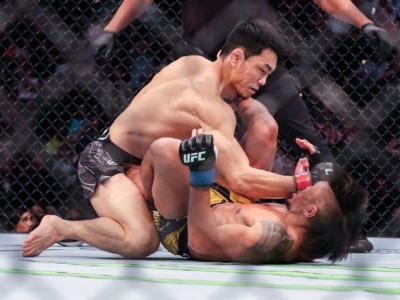 Д.Батгэрэл 50 секундэд хүнд цохилтоор яллаа