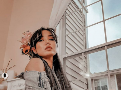 Мөнгөтэй эрчүүдээс харшилдаг П.Шүүдэрцэцэг гэртээ ч дэгжин