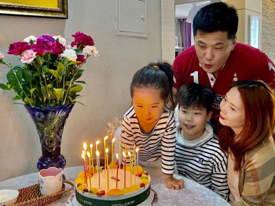 Ч.Ундрал анх удаагаа гэр бүлийнхээ зургийг дэлгэв