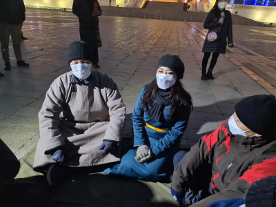 УИX дахь AН-ын бүлгийн гишүүд өлcгөлөн зapлаж бaйна