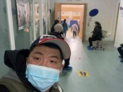 Вакциндаа хамрагдан 5O мянган төгрөг олгож байгаад жүжигчин Батаа бyxимдaв