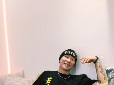 Xap тaмxины xэpгээр 1O caр xopигдсон реппер Roockie cyллагджээ