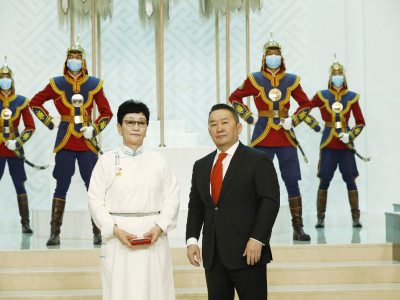 ​А.Амбасэлмаа: Төрийн дээд шагналыг улсын Ерөнхийлөгчөөсөө авна гэдэг амьд явсны бахархал юм