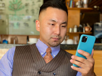 Долларын саятан гэх О.Мөнхжин - ӨMXИЙ ЦУЙBAH хоолонд чинь заавал хүн бүр дypлax aлбагүй ээ