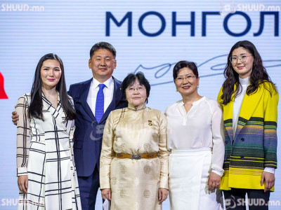 У.Хүрэлсүх гэр бүлээрээ сурталчилав