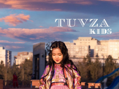 Дуучин Энжи күүл харагддагийн нууц нь TUVZA гэнэ 