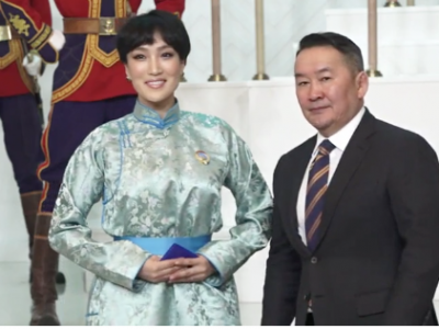 Драмын театрын жүжигчин Н.Баярмаа АЛДАРТ ЭХ-н одонгоо гардан авав