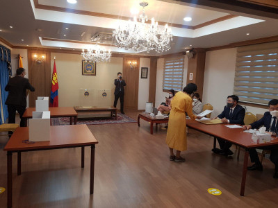 Гадаад дахь монголчууд саналаа өгч эхэллээ 