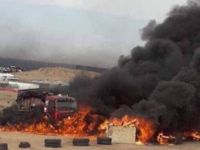 Замын-Үүдээс 26 тонн карго ачаа ачиж явсан ачааны машин шатжээ 