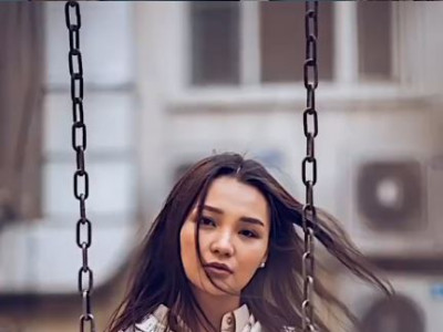 Жүжигчин Ари шинэ залуугаа хараад завгүй