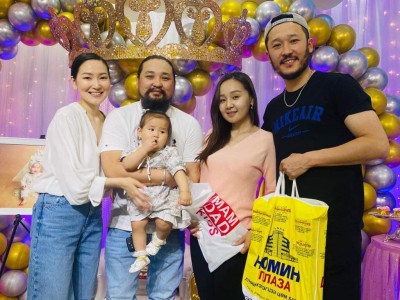 Жүжигчин Э.Алдар бяцхан гүнжийнхээ төрсөн өдрийг нижгэр тэмдэглэв