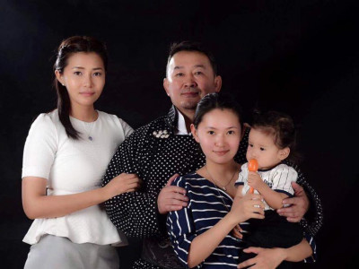 Баттулга Ерөнхийлөгчийн олноос нууцлаг том охин НОМИН нь дэлхийн хамгийн ТОМ гутлын эзэн 