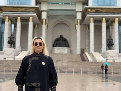 Уран нугараач Э.Лхагва-Очир АЛТАН ГАДАС одонгоор энгэрээ мялаажээ