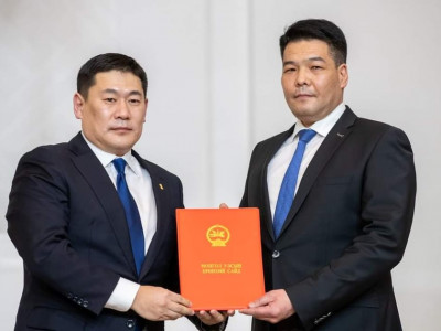 Эрүүл мэндийн сайдыг огцоруулах санал яригдаж эхэлжээ