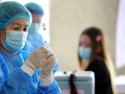 Эцэг эх, асран хамгаалагчийн зөвшөөрлөөр 16-17 насны хүүхдүүдийг дархлаажуулж эхэллээ