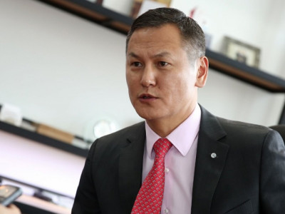 Ч.Ганхуяг: Н.Алтанхуяг аа манай залуучуудаас уучлалт гуйгаарай. Чамайг харахаас oй гyтaж байна