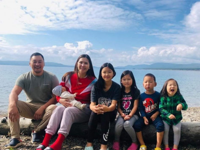 Жүжигчин Амараагийн таван хурууны ТОМ охин