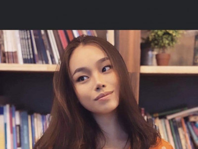 Жүжигчин бүсгүйн хартай “нууц амраг” бусадтай бүлэглэн гудамжинд хүнийг ухаан алдтал  зоджээ