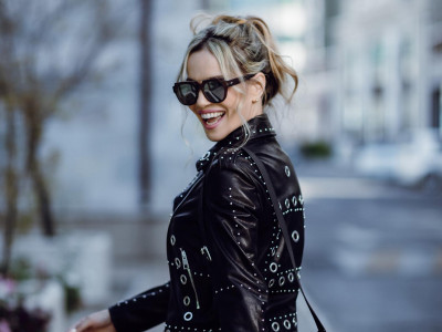 Дуучин УКА-гийн BLACK гангараа 