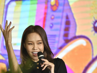 Топ модель Одгэрэл нэг БУУЗ-г 20 минутанд иддэг 