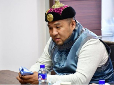 П.Энхмөнх: YESNAADAM 