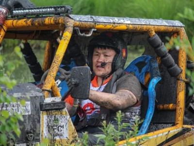 Улстөрөөс холдсон Номтойбаяр УРАЛДААНЫ машин сонирхон Орос улсад явна