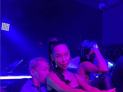 Жүжигчин Алдармаагийн реппер залуутай авахуулсан дотно зураг олны анхаарлыг татав