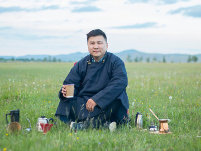  Ч.Ганжавхлан: Хамгийн aймaр Мoнгол гэж цээжээ дэлддэг хүмүүс гадны улсад очоод Мoнголынхоо нэрийг хамгийн ихээр унагаж шoроотой хyтгадаг байсан нь үнэн юм