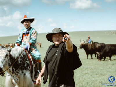 Найруулагч Б.Баатар: Нэгэн авьяаслаг найруулагч намайг монгол банхар шиг гэсэн. Тиймээс ганц хоёр боргое доо