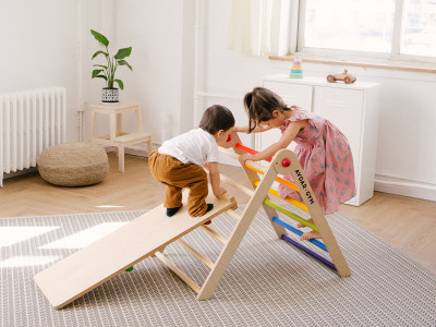 Хүүхдүүд гэртээ эрхээ эдлэн тоглоход нь тэвчээртэй байхыг хөршүүдэд уриалав