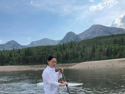 Жүжигчин Г.Ундармаа Америкт ашиг ч олно, аялж ч зугаална