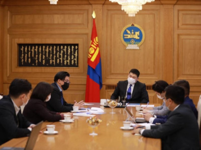 Ерөнхий сайдаасаа болгоомжил!