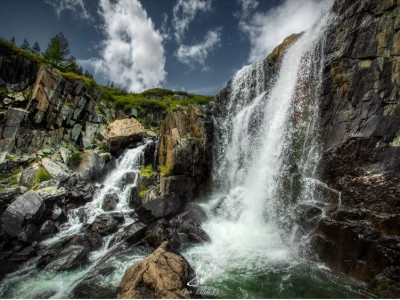 Баян-Өлгийд 32 метр өндөр хүрхрээнээс унаж амиа алдсан иргэнийг найм хоногийн дараа оллоо