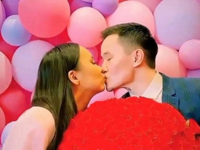 Гишүүн асан Лу.Гантөмөрийн охин Ганзаяагийн төрсөн өдрөөр найз залуу ТӨӨГӨӨ нь 247 ширхэг сарнай бэлэглэжээ