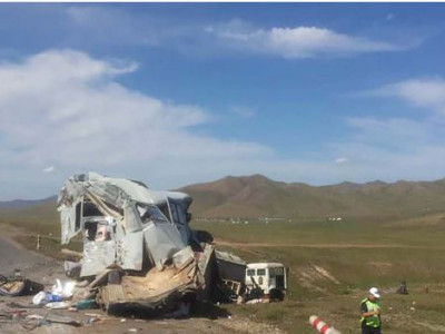 Машин онхолдож хоёр иргэн бүхээгийн төмөр хийцэд хавчуулагдан нас баржээ