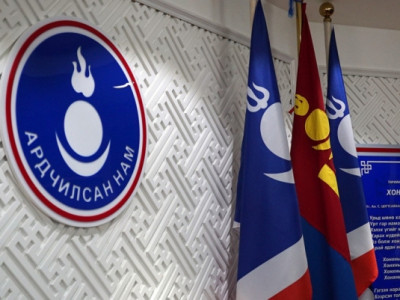 С.Одонтуяаг Д.Бат-Эрдэнээр, Д.Ганбатыг Ж.Батсууриар солихоор ярьж эхлэв