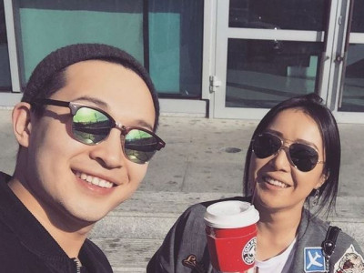 Д.Уранзаяа найз Санжаатайгаа суух уу