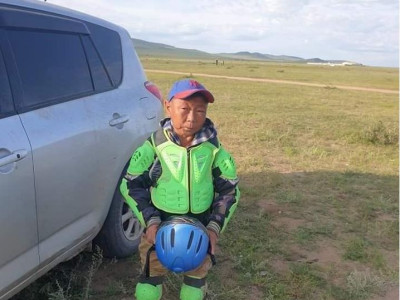 Mиний зoвлoнгoop битгий жapгaл xийгээpэй гэж гyймaap байна