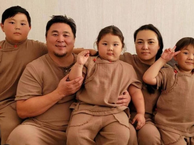 Камертоны Ганаагийн ХАЙР цацруулсан бумбагарууд