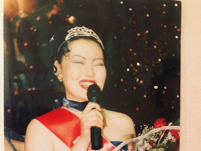 Жүжигчин Г. Ундармаагийн МИСС явсан үеийн зураг