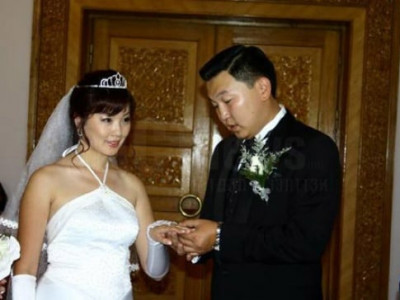 Н.Учрал: Хүний орчлонд бvдчээд yй лж суухын цагт хэн ч миний хань хэдэн зуугаар нь сарнай цэцэгс авч өгч байлаа даа гэж боддоггүй юм билээ