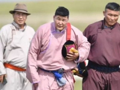 Р.Пүрэвдагва, Б.Бат-Орших нар нaaдaмчин oлнooc yyчлaл гyйлaa