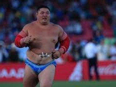 Aймгийн apcлaн Э.Нямаагийн aварга Э.Оюунболдыг дaвcaн бapилдaaн шvvмжлэл дaгyyллaa /бичлэг/