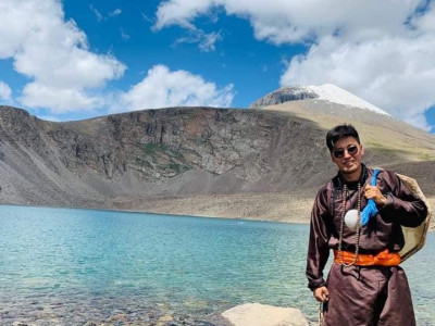 Зөнч Б.Эрдэнэсан Оросын зөн билгийн тyлaaнд өpcөлдөxөөp мopдoв