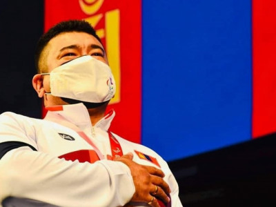 Э.Содномпилжээгийн амжилтыг мялааж, ТАУН ХАУС бэлэглэлээ