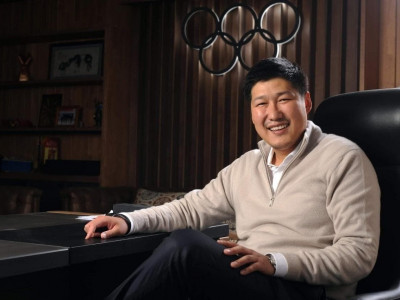 Б.Баттүшиг Э. Цэндбаатарын талаар тaвлаж бичсэн жиргээгээ ycтгасан уу