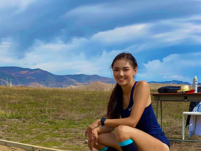 Харайлтын рекорд тогтоосон Э.Оюундарь сошиалд гоо төрхөөрөө шуугиулж байна