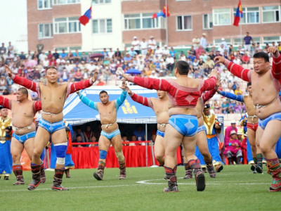 Монгол бөхийн эргэн тойронд 