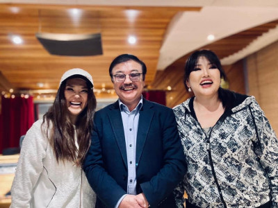 Ая зохиогч Балхжав дуучин Сарантуяа, Ариунаа нарыг хоршуулна